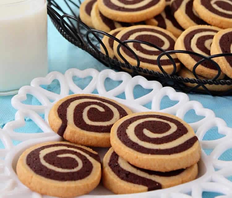 Sablés spirales au chocolat au Thermomix : recette facile bicolore