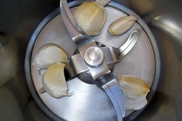 Éplucher de l’ail au thermomix
