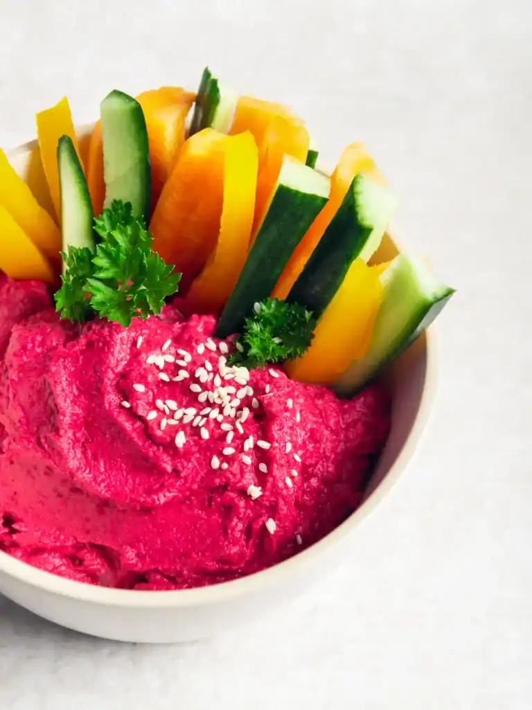 Une belle assiette de Houmous de Betterave au Thermomix