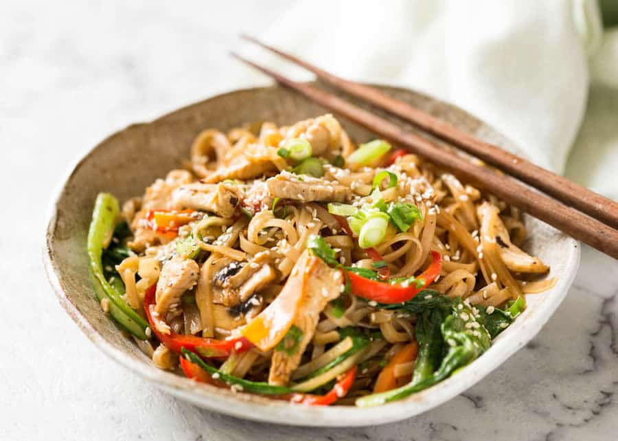 Nouilles Thaï au Poulet au Thermomix : la Recette Facile et Parfumée
