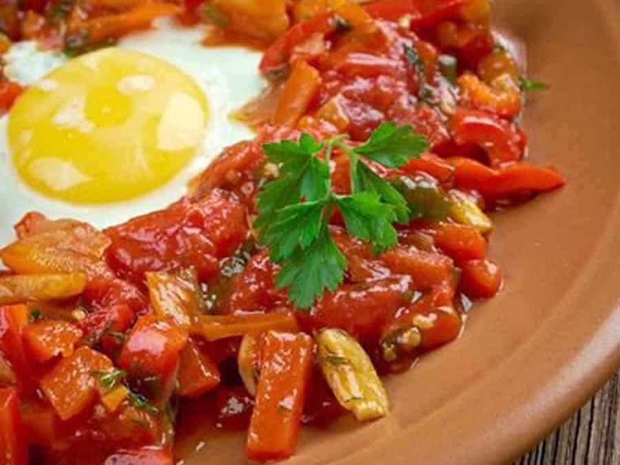 Chakchouka aux Œufs au Thermomix : Recette Facile et Colorée