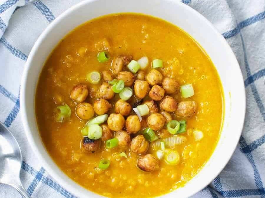 Soupe potiron carotte et pois chiche : recette réconfortante et simple