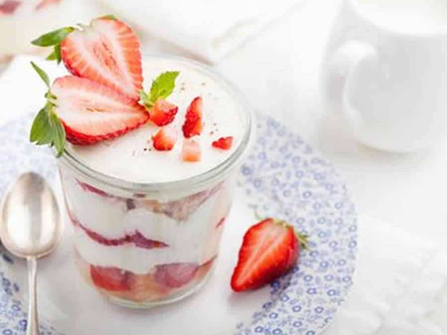 Tiramisu aux fraises et rhubarbe au Thermomix : recette printanière gourmande