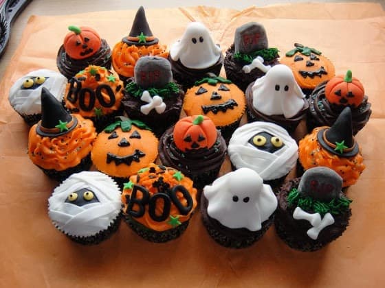 Inspiring halloween cupcake decorations2