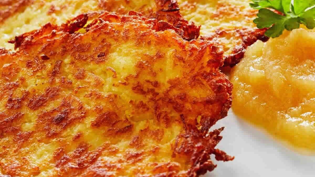Galettes légères de pomme de terre aux oignons et jambon