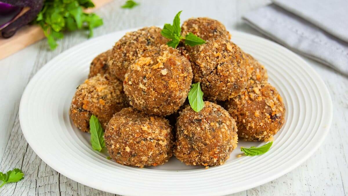 Boulettes d'aubergines et pecorino, délicieuses petites bouchées salées