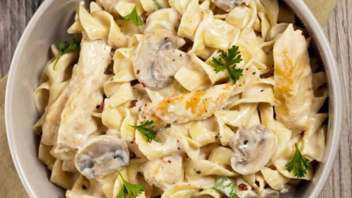 Pâtes au poulet allégées et sauce Skyr