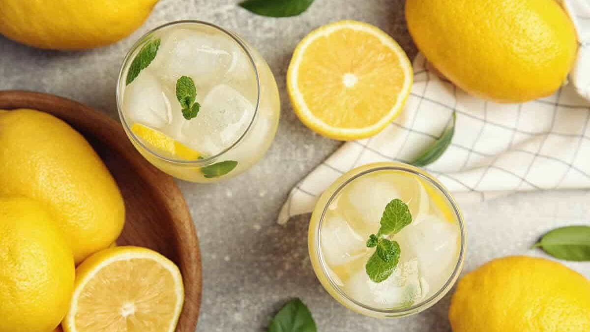 Trouvez la recette de la limonade maison au citron au Thermomix, rafraîchissante et désaltérante !