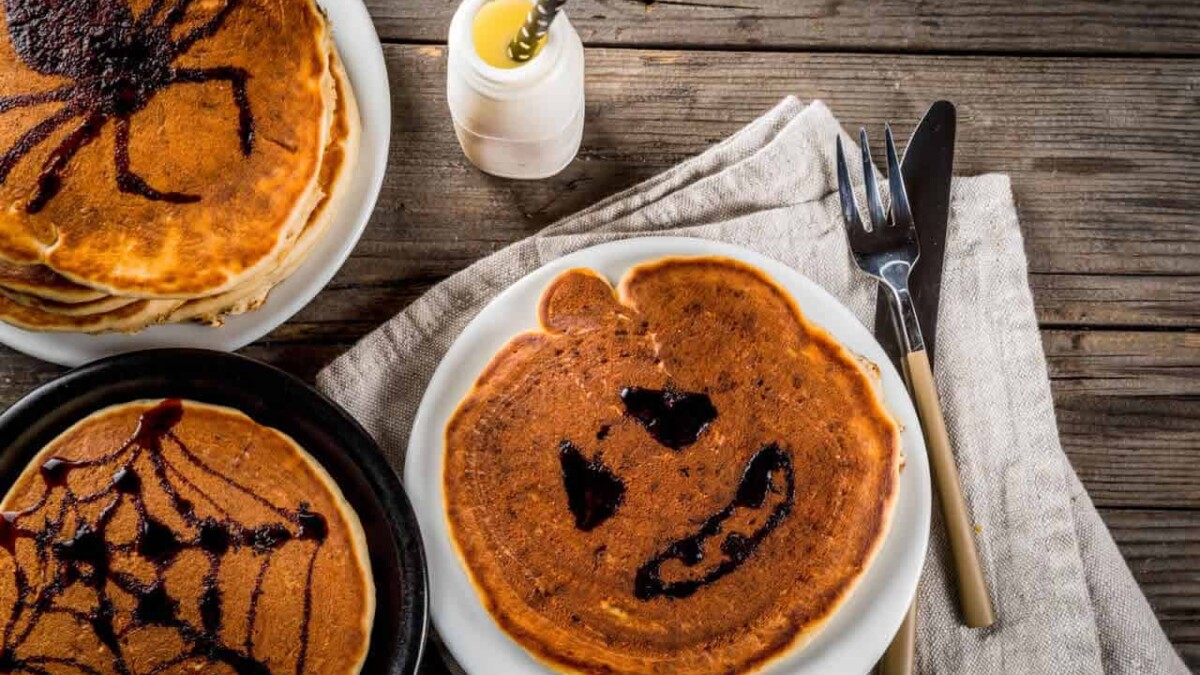 Une idée créative pour le petit-déjeuner d'Halloween : Des pancakes à la citrouille au Thermomix qui font peur !