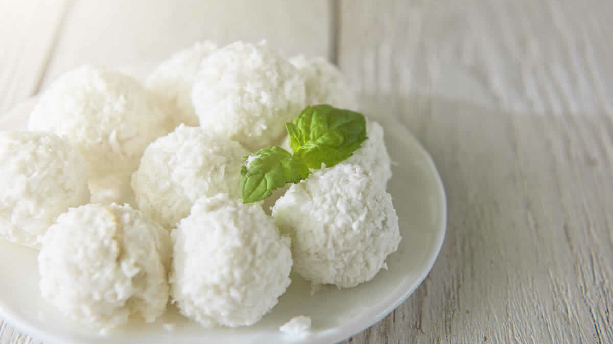 Boule de noix de coco avec seulement 3 ingrédients, parfaites pour toutes les occasions
