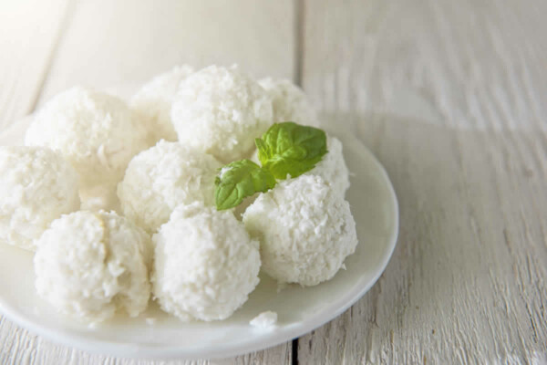 Boule de noix de coco avec seulement 3 ingrédients, parfaites pour toutes les occasions