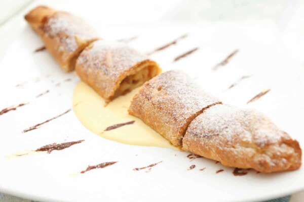 Strudel aux pommes à la pâte brisée : Un vrai délice !