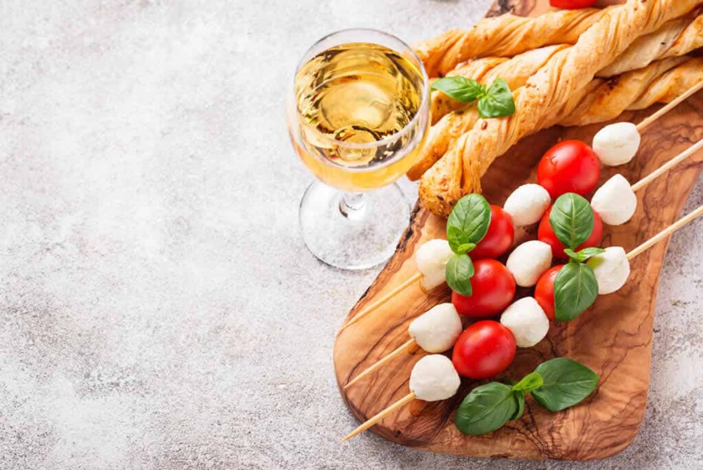 Mini-brochettes de tomates-mozzarella