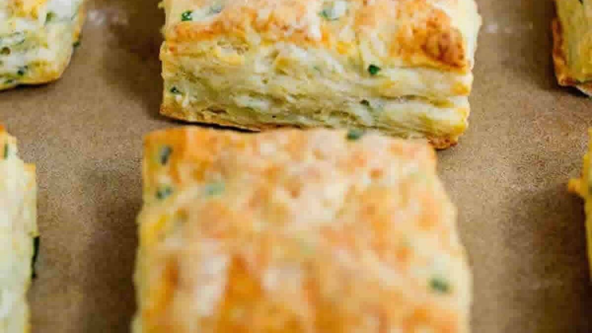 Carrés au fromage et à l'ail - Bouchées croustillantes pour l'apéritif