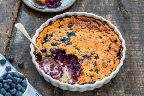 Clafoutis aux mûres et aux myrtilles : Un délice estival