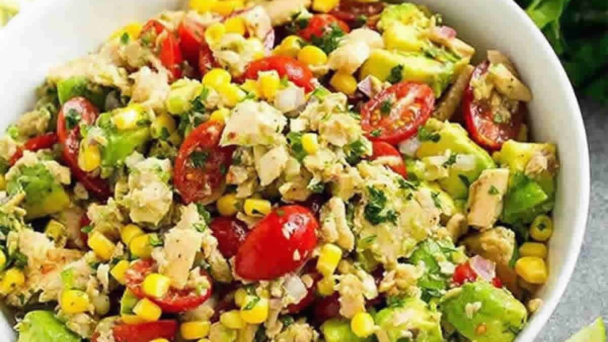 Salade légère d'avocat et thon - Idéale pour un déjeuner sain