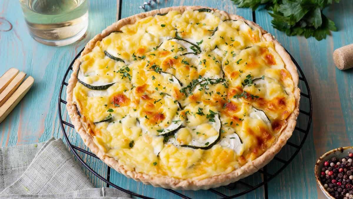 Tarte au saumon fumé, courgettes et mozzarella : Savoureuse et irrésistible
