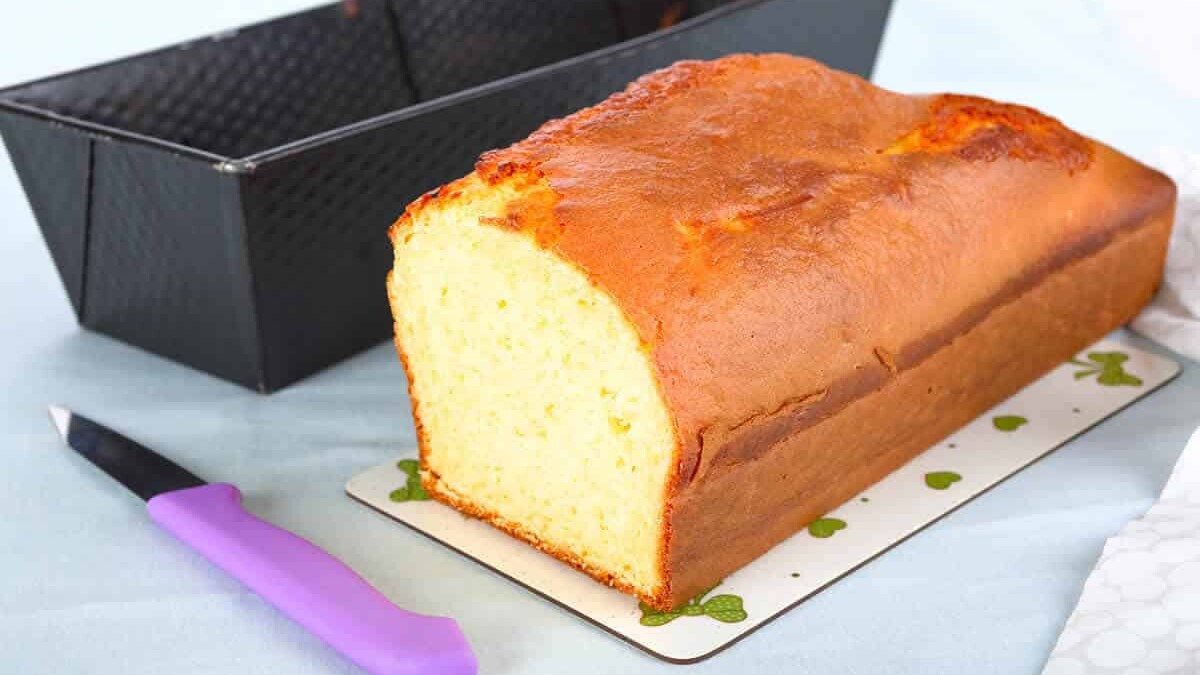 Gâteau au yaourt moelleux sans œufs : Dessert facile et délicieux
