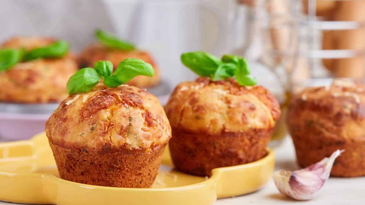 Muffins aux tomates et jambon - Une collation salée délicieuse