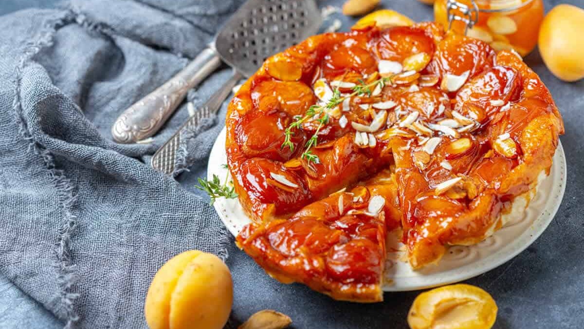 Tarte Tatin à l'abricot : Une délicieuse variation du classique dessert français