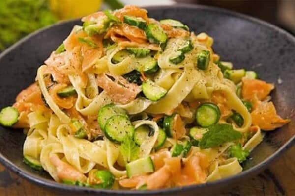 Pâtes au saumon et courgette : Un plat savoureux et équilibré