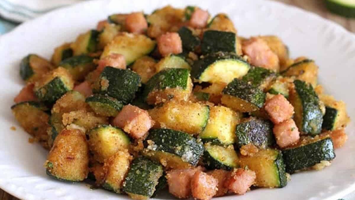 Poêlée de courgettes au jambon et au parmesan : Un repas simple et savoureux