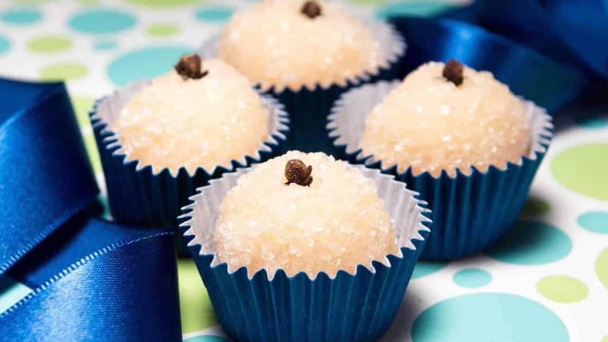 Beijinhos de Coco : L'incontournable gâteau brésilien qui enflamme les papilles
