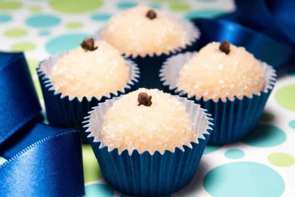 Beijinhos de Coco : L'incontournable gâteau brésilien qui enflamme les papilles