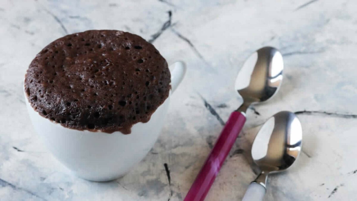 Mug cake au chocolat sans oeufs : Un pur délice qui se prépare en un clin d'œil