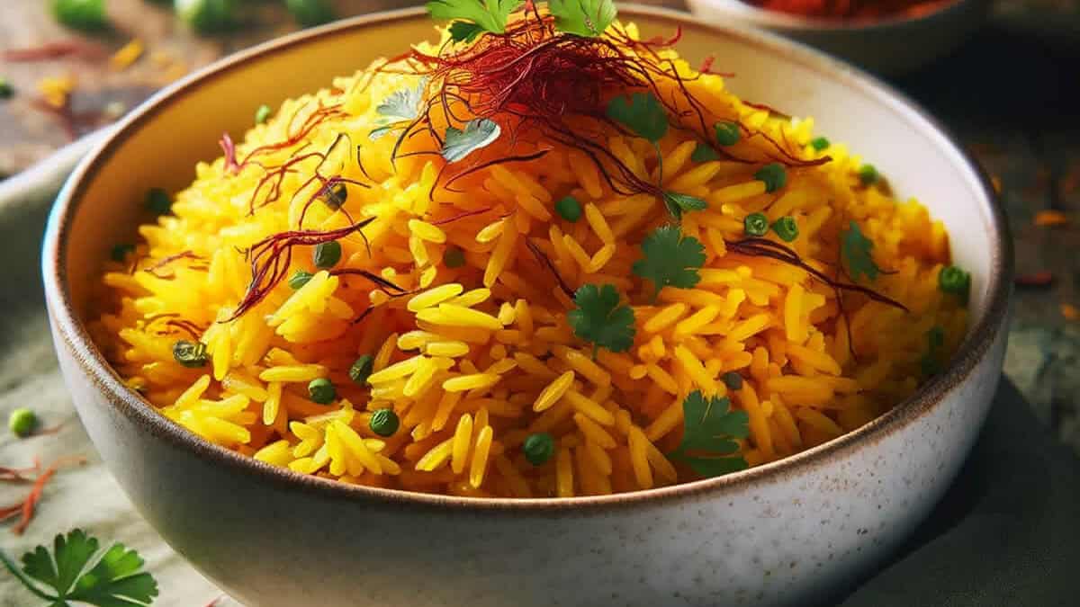 Riz frit au safran - Un Chef-d'œuvre Coloré et Savoureux
