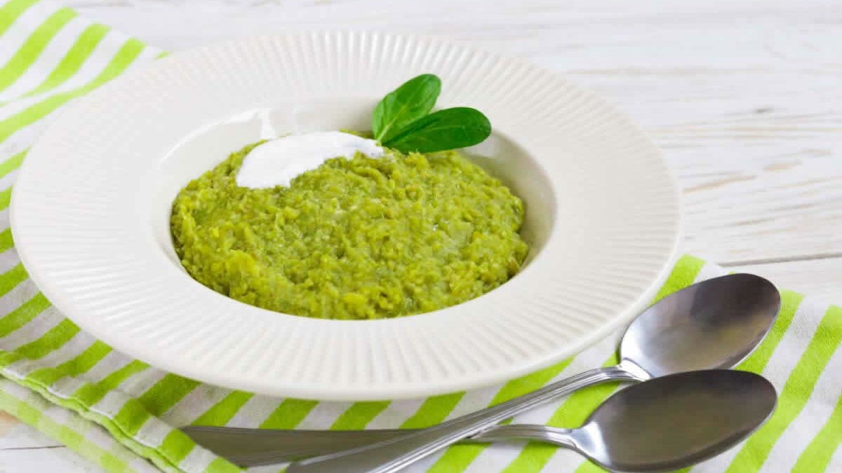 Savourez le confort à l'ancienne : Purée de pois cassés authentique