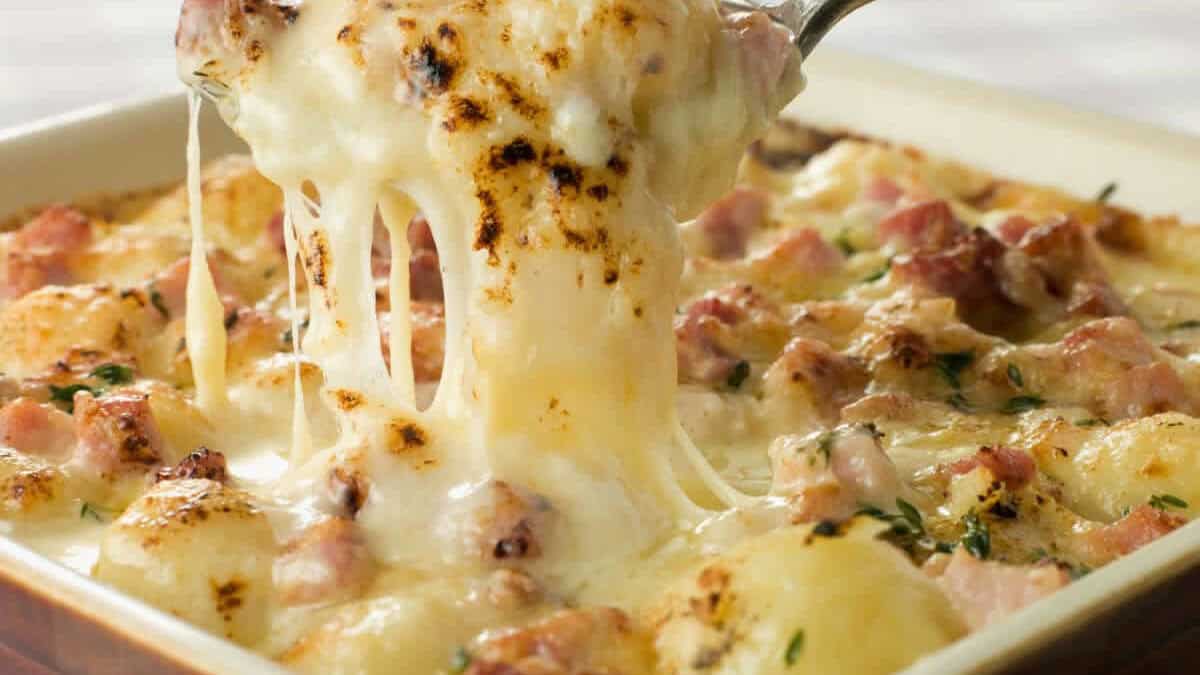 Tartiflette Savoyarde au vin blanc : Un délice Hivernal