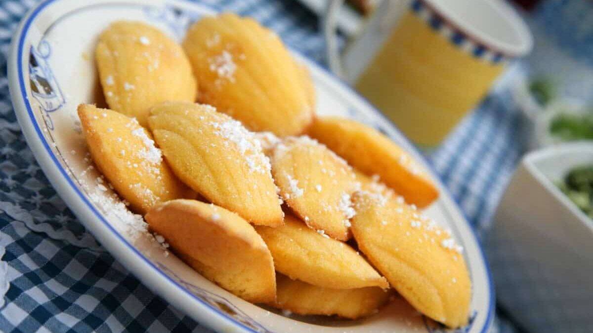 Madeleines moelleuses au citron: Un délice léger et parfumé