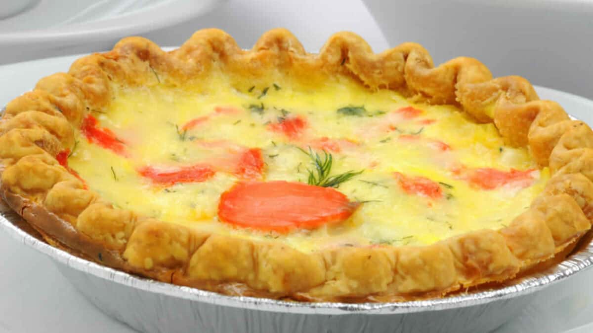Quiche au Saumon Fumé et aux Tomates : L'Élégance Savoureuse dans votre Assiette