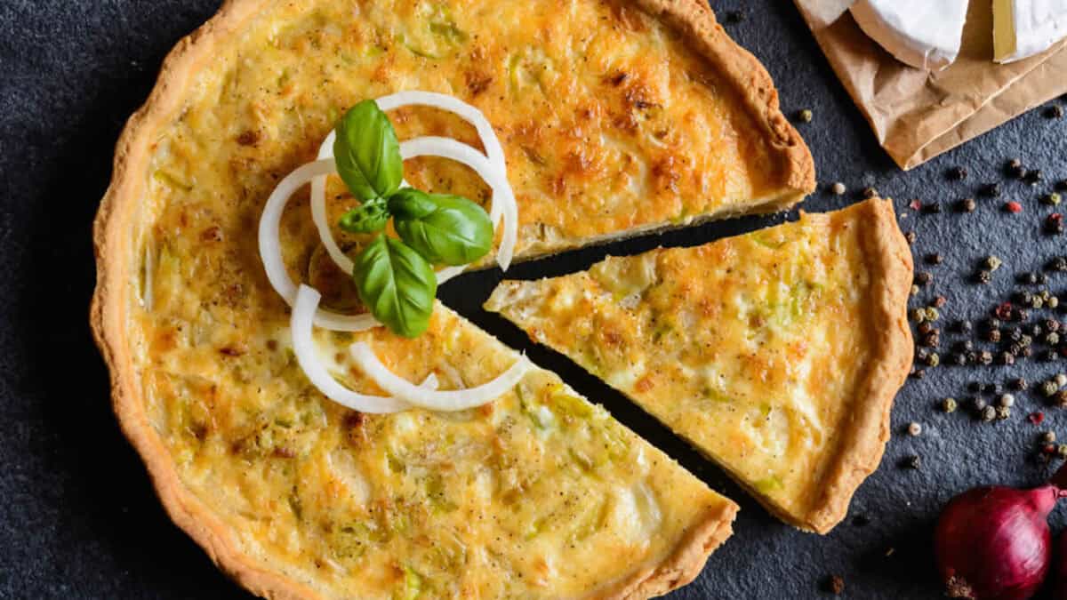 Quiche aux oignons, chèvre et miel au Thermomix : la recette gourmande pour un repas savoureux et équilibré