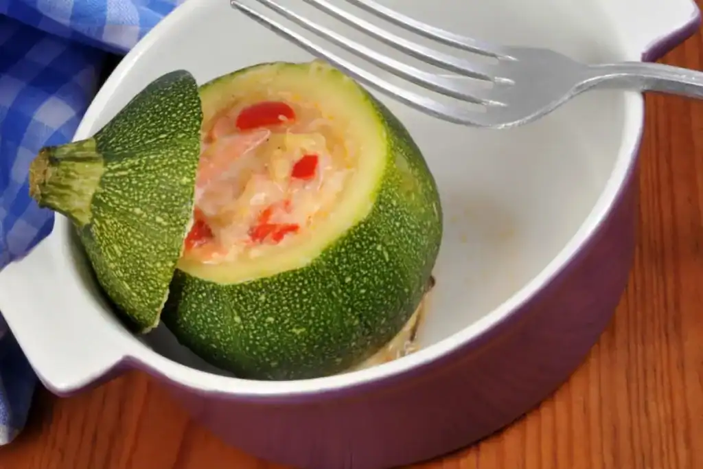 Courgettes farcies végétariennes à la feta et aux tomates