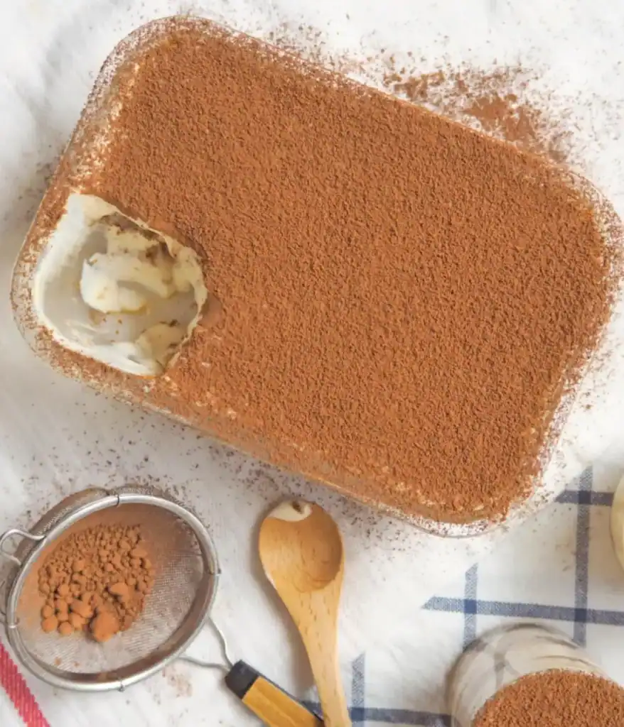 Tiramisu au Thermomix, crème ferme et découpe nette.