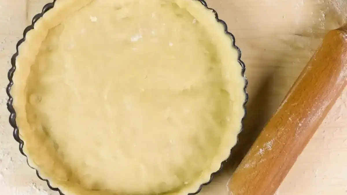 pâte brisée au Thermomix étalée et foncée dans un moule