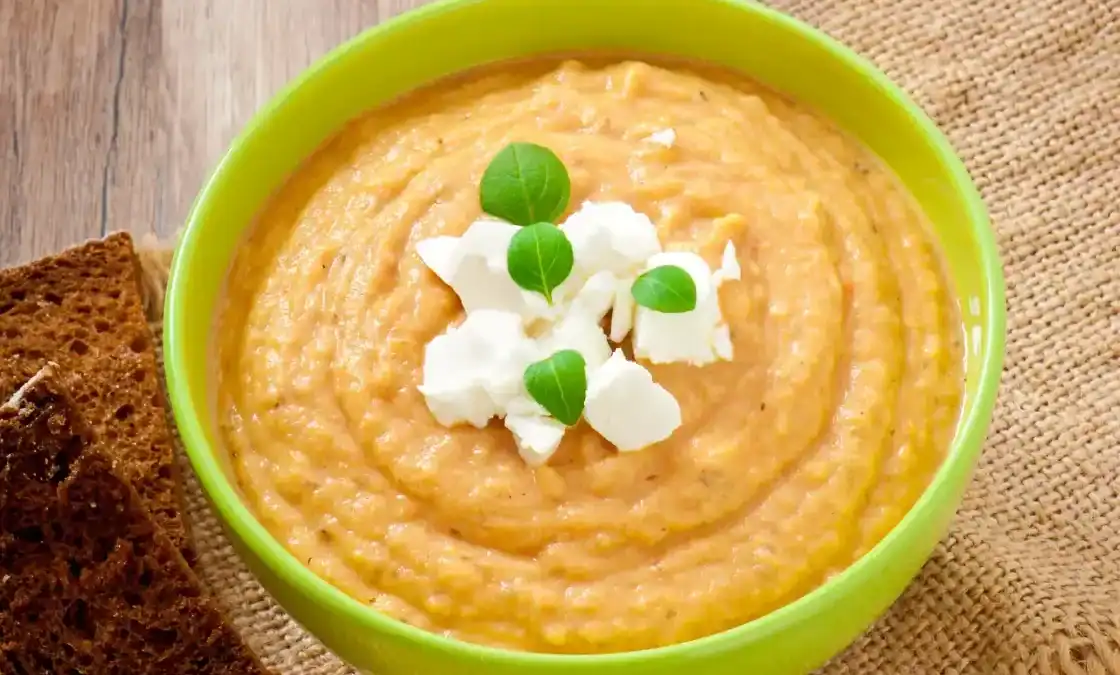 velouté d'aubergines onctueux dans un bol