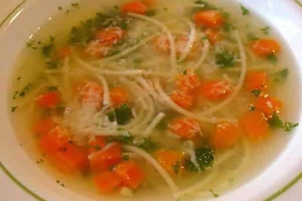 Bouillon de poulet aux vermicelles au Thermomix : recette facile