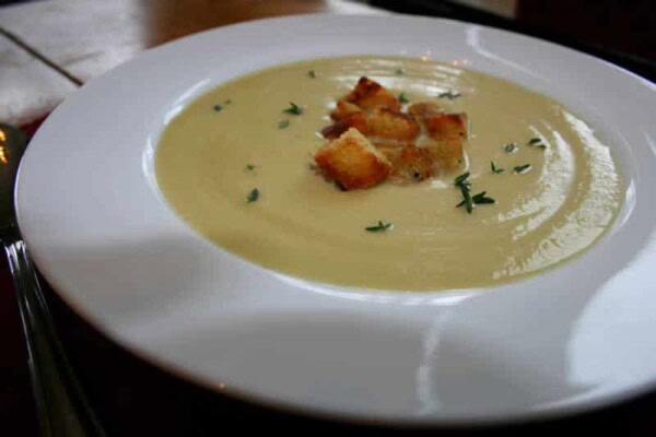 Velouté de panais au Thermomix : recette facile aux épices