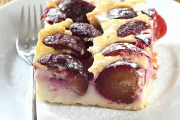 Clafoutis aux Prunes au Thermomix : Recette Facile et Moelleuse Clafoutis aux Prunes au Thermomix : Recette Facile et Moelleuse