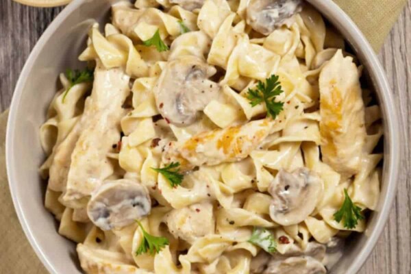 Pâtes au poulet allégées et sauce Skyr