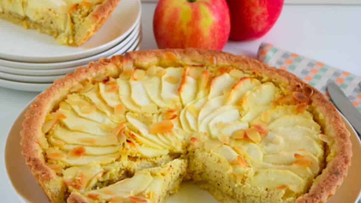 tarte frangipane aux pommes à la confiture de figues