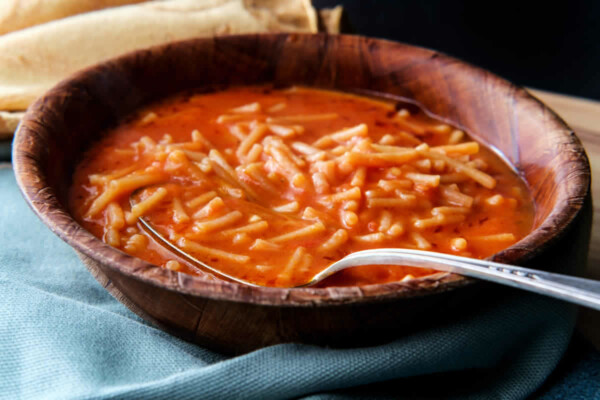 Soupe à la tomate et aux vermicelles au Thermomix : Une soupe facile et rapide à réaliser Soupe à la tomate et aux vermicelles au Thermomix : Une soupe facile et rapide à réaliser