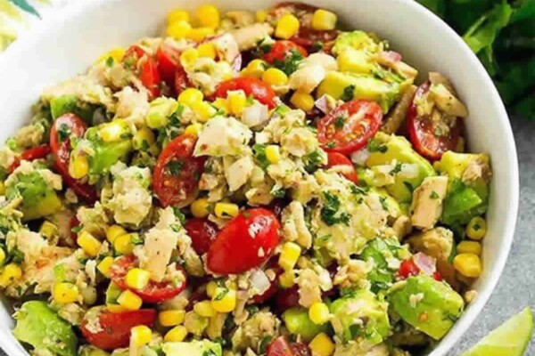Salade légère d'avocat et thon - Idéale pour un déjeuner sain