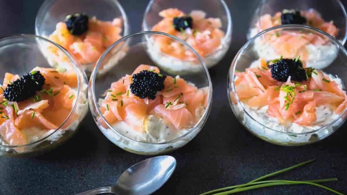 Verrines au saumon façon Cheesecake : Une entrée fraîche et gourmande