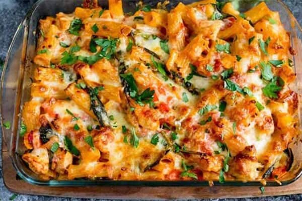 Gratin de pâtes aux courgettes et jambon : Un délice crémeux et réconfortant Gratin de pâtes aux courgettes et jambon : Un délice crémeux et réconfortant