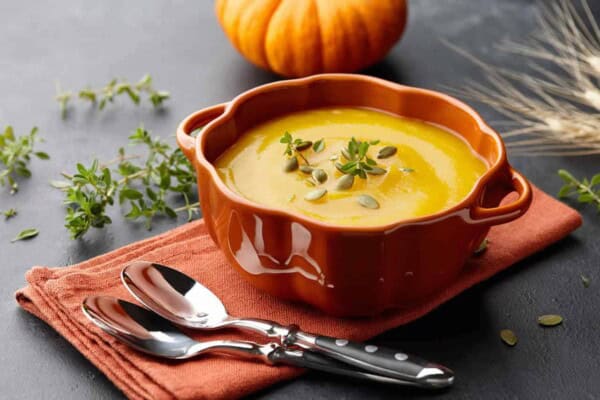 Soupe de potiron et de pommes de terre au Thermomix : La recette d'automne incontournable Soupe de potiron et de pommes de terre au Thermomix : La recette d'automne incontournable