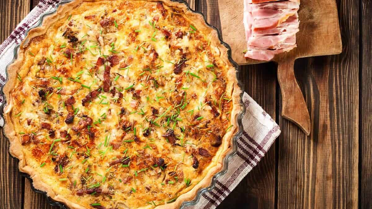 Tarte aux poireaux et aux lardons – Le délice qui réchauffe le cœur!